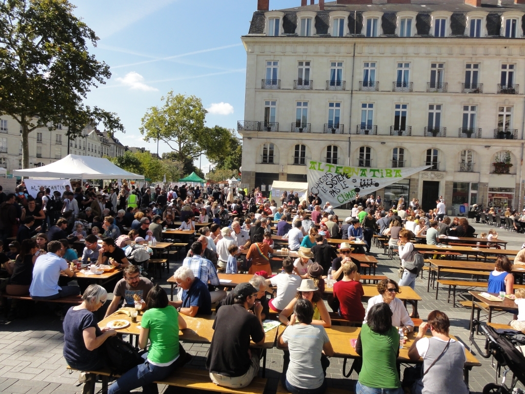 alternatibar-place-bouffay-alternatiba-nantes-2015-1024x768
