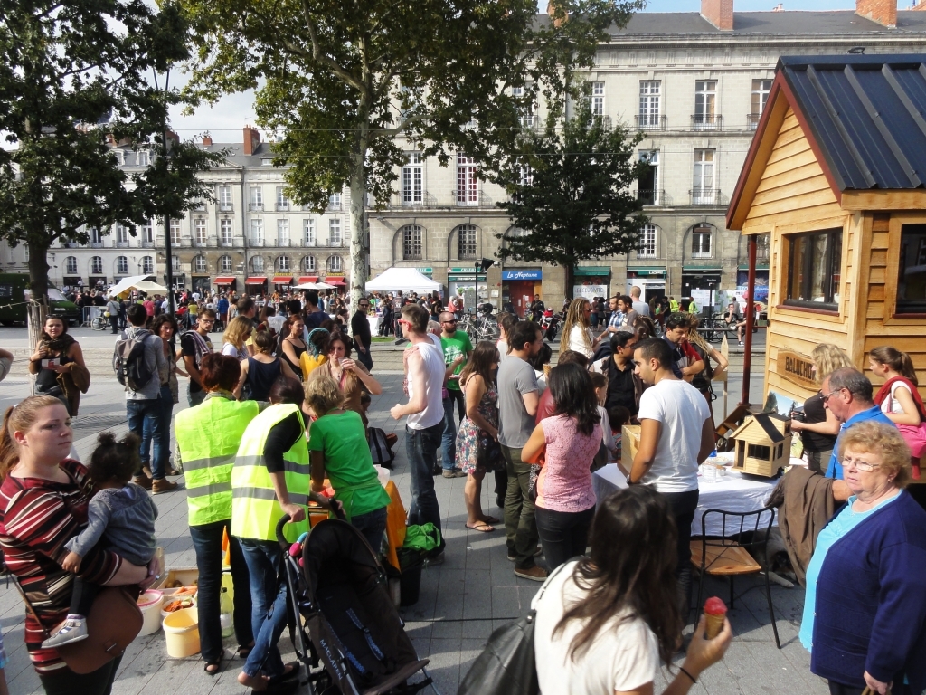 tinyhouse-baluchon-carre-feydeau-alternatiba-nantes-2015-1024x768