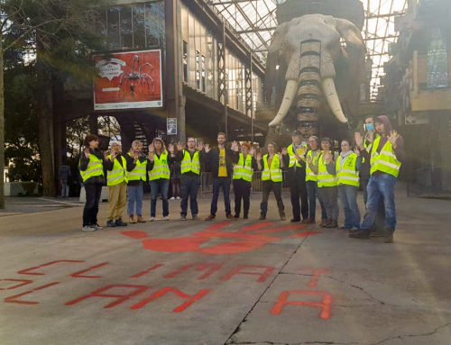 GIEC : une main rouge géante pour appeler au Plan A