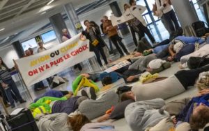 Sieste collective à l'aéroport de Nantes
