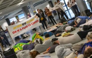 Sieste collective à l'aéroport de Nantes
